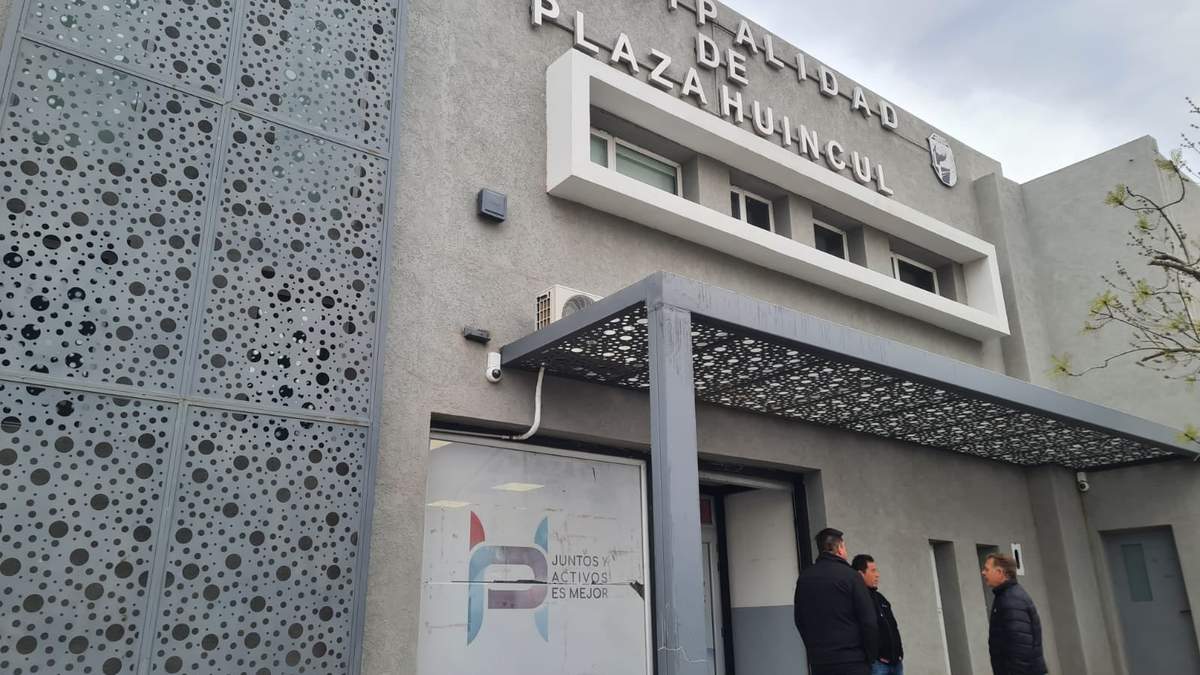 Rolando Figueroa ponderó a los intendentes “que presentan la tasa vial y no son demagógicos con los vecinos”. Fuente: (cutralcoalinstante.com)