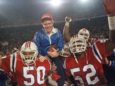 Raymond Berry, miembro del Salón de la Fama y entrenador de los Patriots, fallece a los 93 años