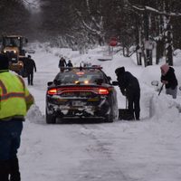 Tormenta invernal en EU: La gente está muriendo en coches, casas y bancos de nieve