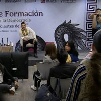 “Está la derecha detrás”: esto dijo Noroña de la estudiante de la UAEM que lo cuestionó (Video)