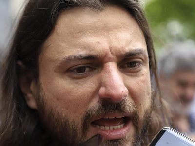 No lo salvó ni el barbijo: Grabois salió a protestar en pleno brote de coronavirus y cayó detenido