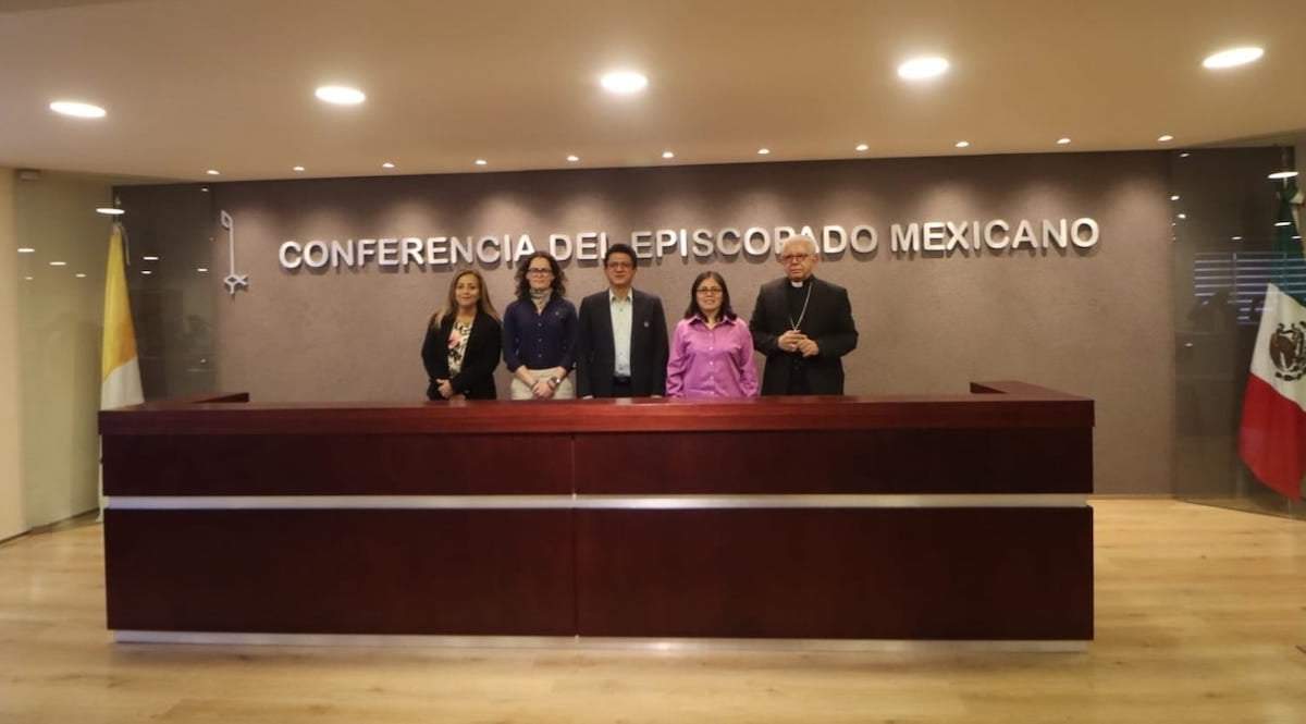 Conferencia en la sede de la CEM