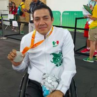 Edgar Navarro gana medalla de plata en carrera de 400 metros