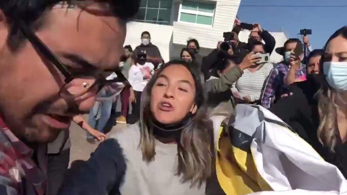 Protesta al final de un acto del presidente en Rosarito