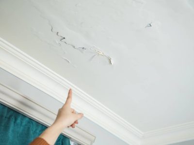 Conocé este truco infalible para eliminar las manchas de goteras en el techo o en las paredes