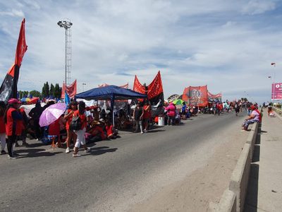 Organizaciones sociales de la Unidad Piquetera cortarán los puentes carreteros