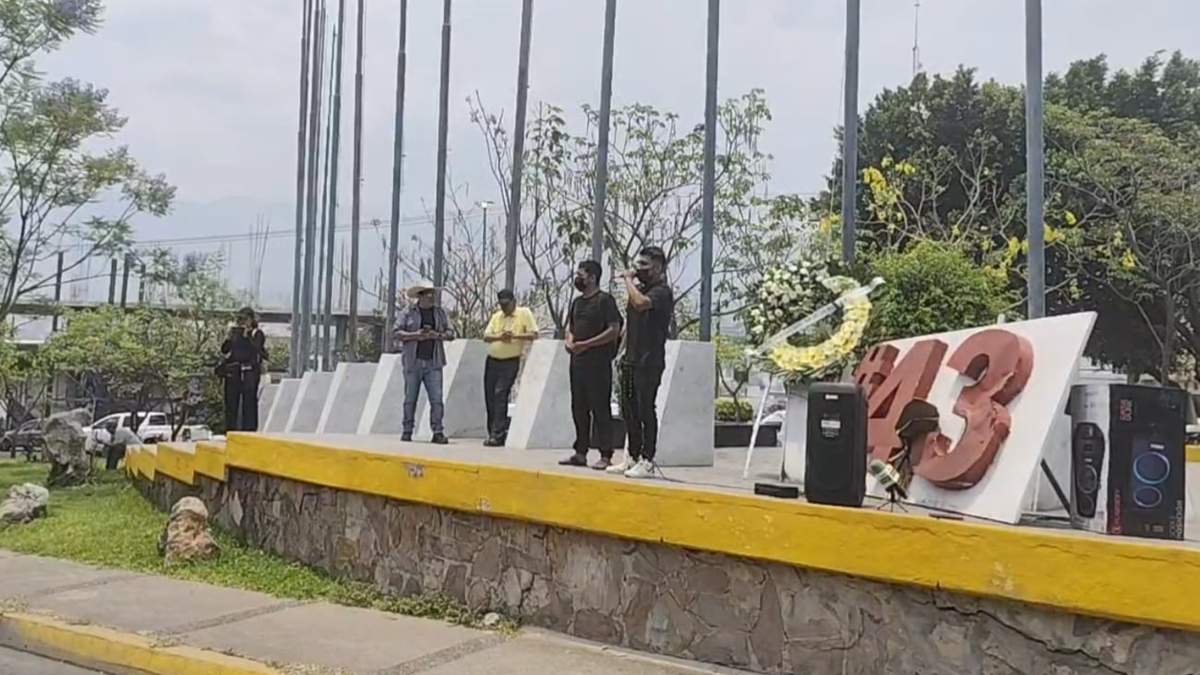 Oradores en el mitin en Chilpancingo