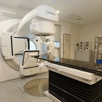 El acelerador lineal del Hospital Castro Rendón trató a casi 200 pacientes oncológicos en un año
