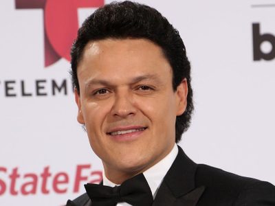 ¡Apenas si movía su rostro! Pedrito Fernández se delató en la final de "La Academia" ¿Qué te pasó?