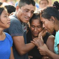Sepultan a trabajadores de Pemex muertos en explosión