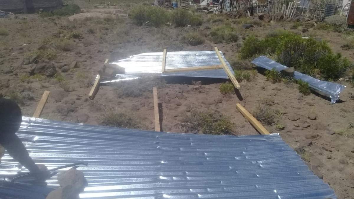 Desoladora imagen de las voladuras de techos en Zapala. Fuente: (Twitter)