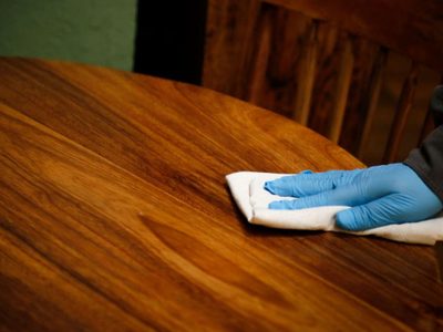 Con solo un ingrediente, dejá la mesa de madera como si fuera recién comprada