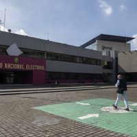 INE prohibirá a partidos que recaben firmas para revocación de mandato