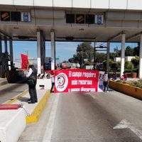 Miles de campesinos bloquean carreteras por la política agropecuaria de AMLO