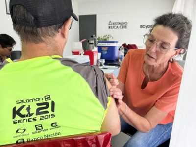 Más de 3 mil personas recibieron la vacuna en el inicio de la campaña antigripal