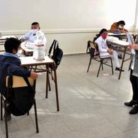 El Gobierno comenzará a inmunizar a los docentes con las vacunas chinas