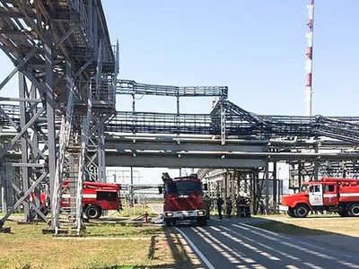 Drones ucranianos atacan una de las principales refinerías de petróleo de Rusia y provocan incendio