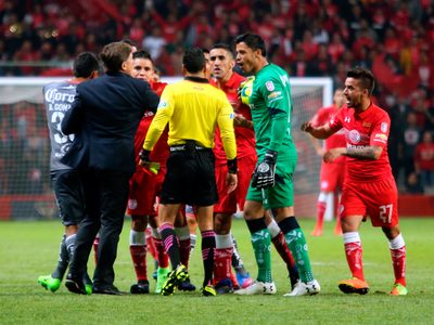 Los emperadores del futbol están desnudos