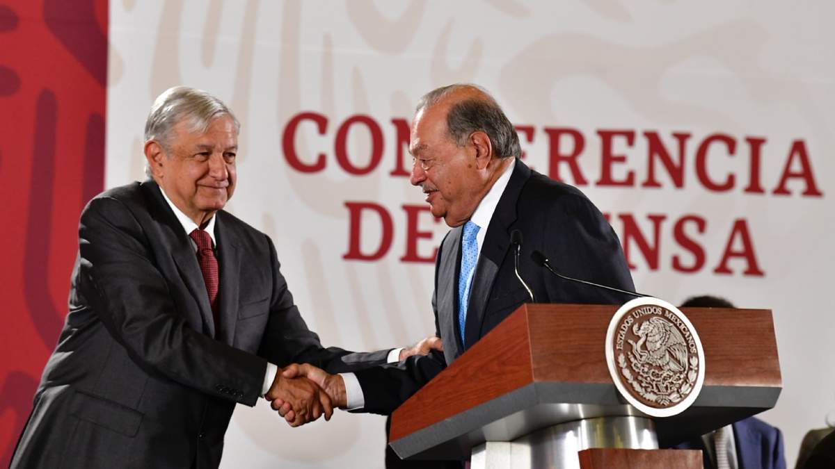 El presidente Andrés Manuel López Obrador y el empresario Carlos Silm