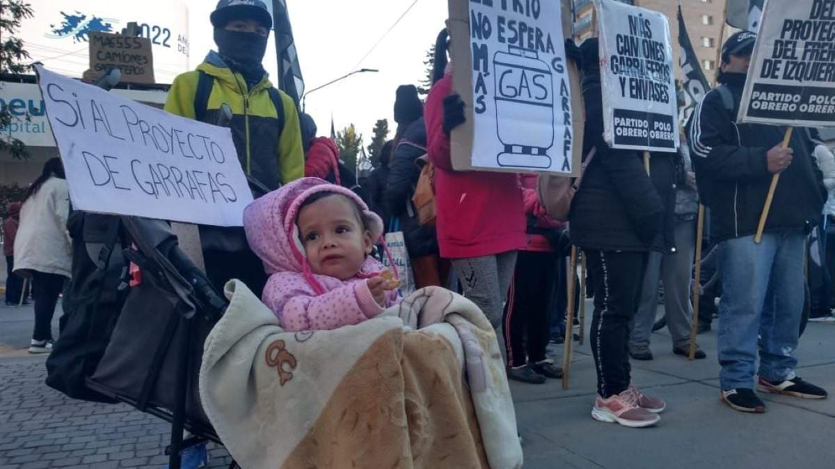 La distribución de garrafas se hace impostergable ante la llegada del invierno. Fuente: (Twitter)