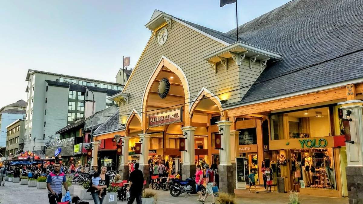 Galería comercial en Bariloche. Fuente: (Twitter)