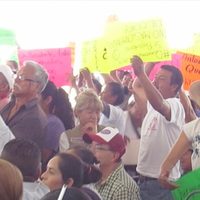 "Antorcha está presente", gritan a AMLO en Querétaro; "ya no va a haber intermediarios", revira