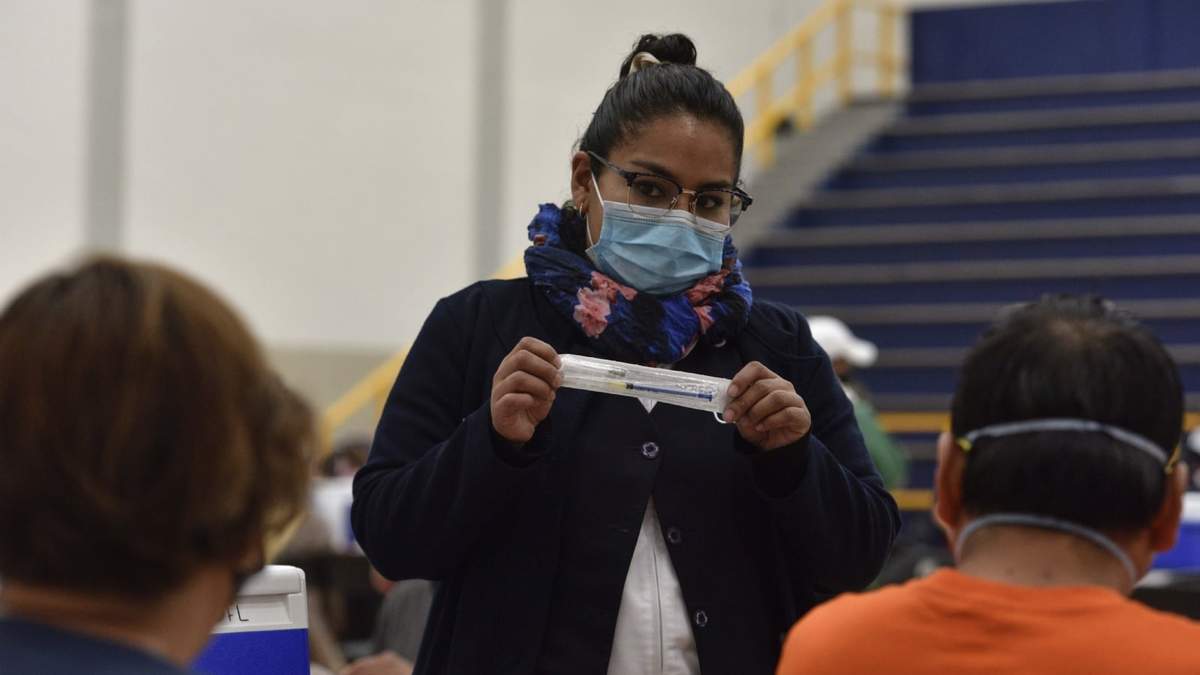 Esta semana inició la vacunación en la Ciudad de México para las personas de 18 años