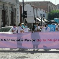 Grupos provida marcharon en Colima "a favor de la mujer"