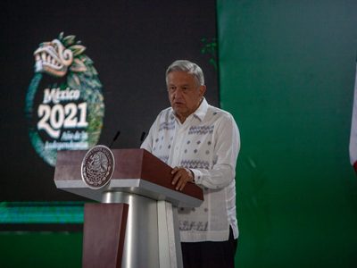 AMLO dice que acatará veda electoral impuesta por el INE previa a la consulta popular