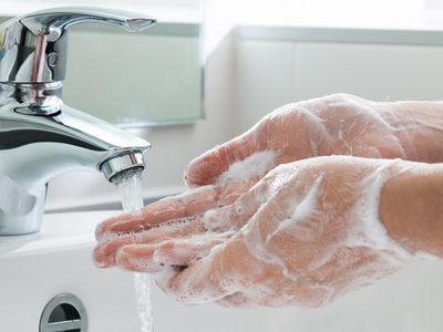 ¡Atención! ¿Cuánto tiempo vive el coronavirus sobre los distintos tipos de superficies?