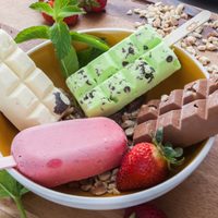 Chau a los bazares y a gastar plata: en pocos pasos, creá un hermoso portamacetas con paletas de helado