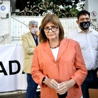 Terrible escrache a Bullrich en Bariloche: el hermano de Santiago Maldonado le gritó lo peor