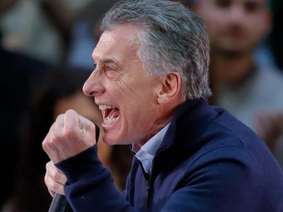 En plena pandemia, Mauricio Macri abandonó el país junto a su familia