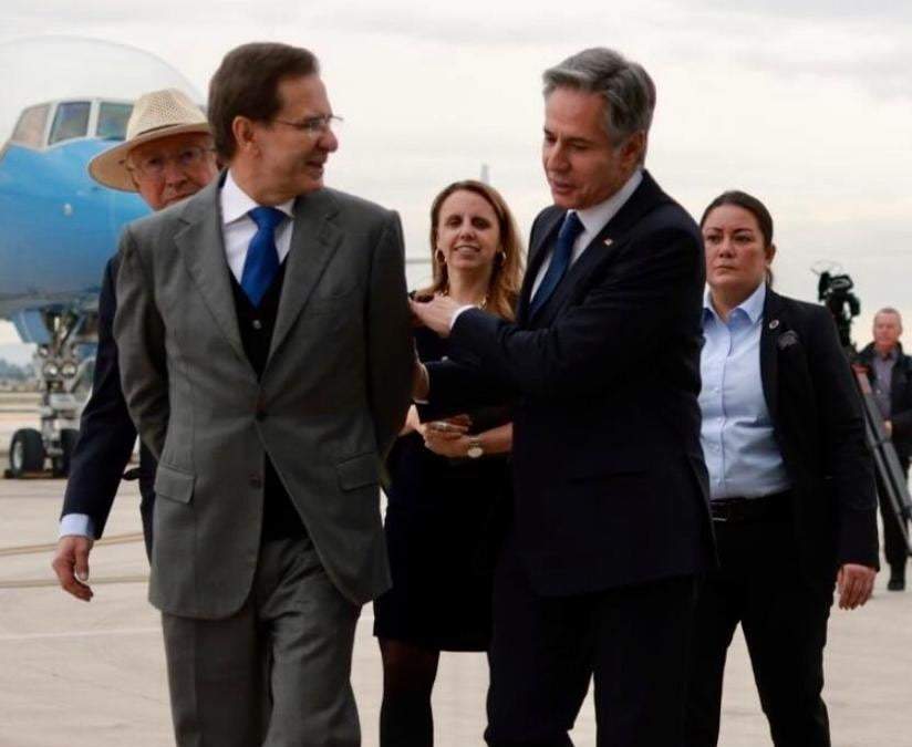 Esteban Moctezuma Barragán, Embajador de México en EU, y el secretario de Estado de EU, Antony Blinken, a su llegada al AIFA para una reunión con AMLO