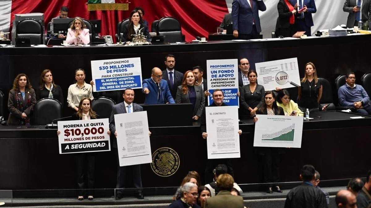 Diputados de oposición reclaman más recursos para seguridad, en el marco de la aprobación de la Ley de Egresos 2026, por parte de la Comisión de Presupuesto y Cuenta Pública, en medio de reclamos por el asesinato de Carlos Manzo, alcalde de Uruapan, Michoacán