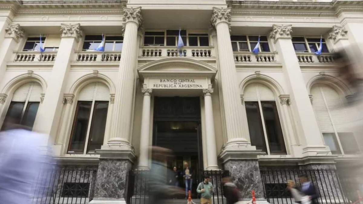 Edificio del Banco Central en la city porteña: las reservas cayeron a USD 38.866 millones en julio.