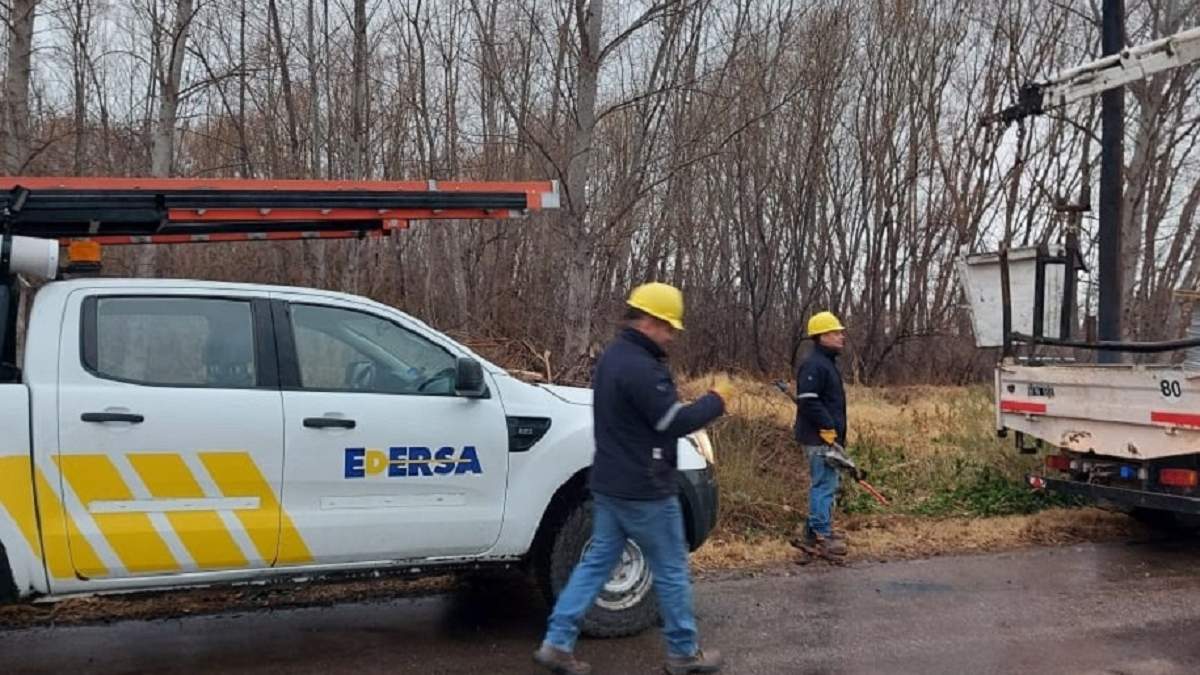 Se dieron tres ataques a instalaciones eléctricas, lo que provocó cortes de servicio y de agua potable y trastornos a cientos de vecinos. Fuente: (Edersa)