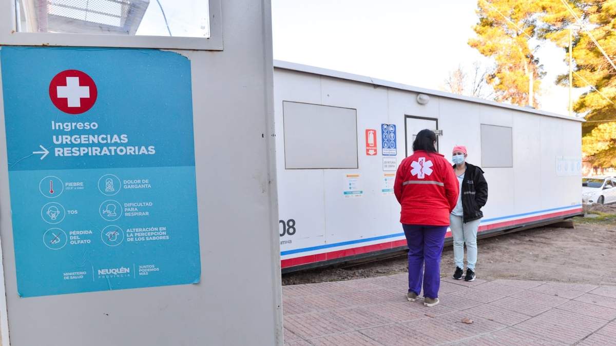 Tráiler de testeos en el ingreso del hospital de San Patricio del Chañar. Fuente: (Twitter)