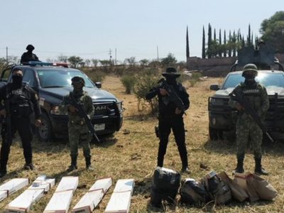 Aseguran 24 mil dosis de cristal y armas tras enfrentamiento entre Sedena y CJNG en Jalisco