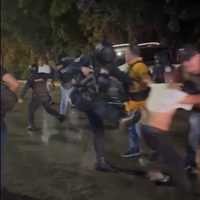 Bloqueo carretero en Playa del Carmen termina con múltiples detenidos por trifulca con policías