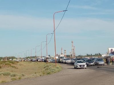 Hospitalarios cortan la ruta 22 para pedir que el Gobierno asuma la deuda de sus exempleadores