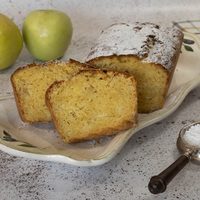 Budín de manzana con yogur y sin harina: listo en pocos minutos y para comer sin culpa