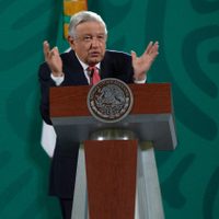 "Ya es deporte nacional echarle la culpa a la austeridad": AMLO al INE por consulta