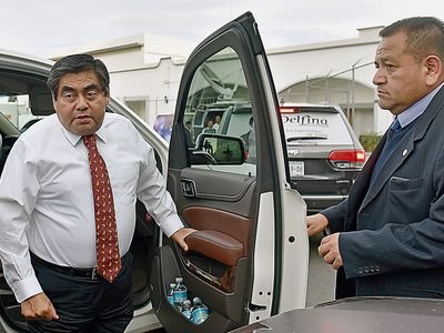 Barbosa y el río revuelto por la sucesión en Puebla
