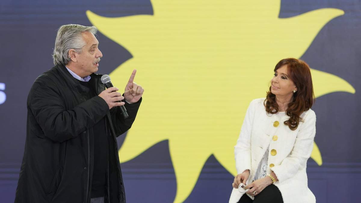 Alberto Fernández junto a Cristina Kirchner en el acto del Frente de Todos. Fuente: (Twitter)