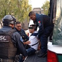 Ladrones intentan asaltar a un hombre que retiró dinero de una casa de cambio del AICM