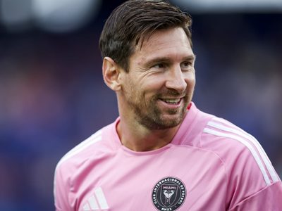 Junto a un exjugador de Boca: el crack mundial que destacó a Lionel Messi en una particular elección