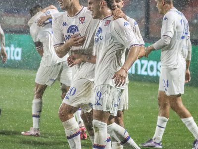 Tigre le ganaba bien a  Aldosivi, se suspendió, siguió y fue 2-0 final