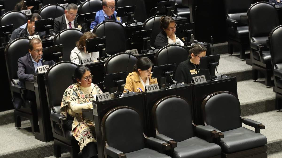Examen de aspirantes a consejerías del INE en el pleno de San Lázaro el pasado 6 de abril
