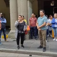 Industria militar maquilará uniformes escolares en Oaxaca; proveedores protestan